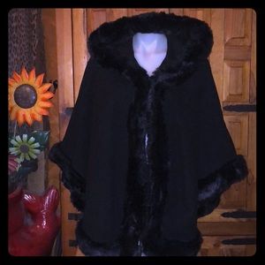 Black faux fur cape (open size)